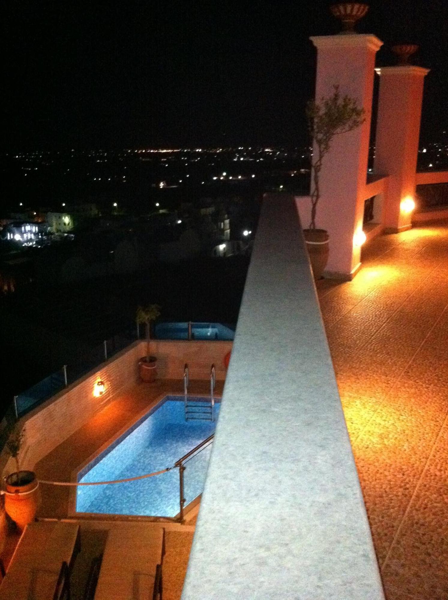 Nectarios Villa - Studios & Suites Adults Only Fira  Exteriér fotografie