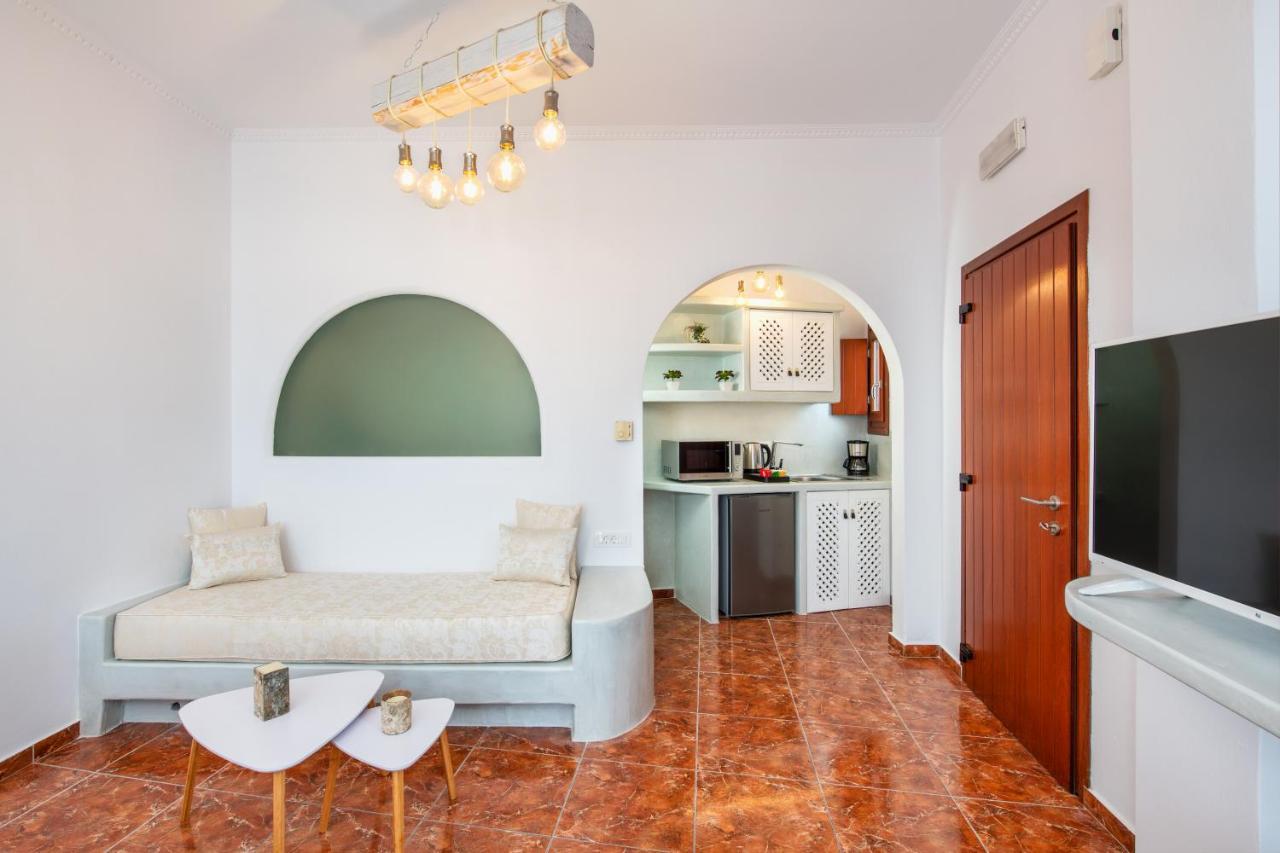 Nectarios Villa - Studios & Suites Adults Only Fira  Exteriér fotografie